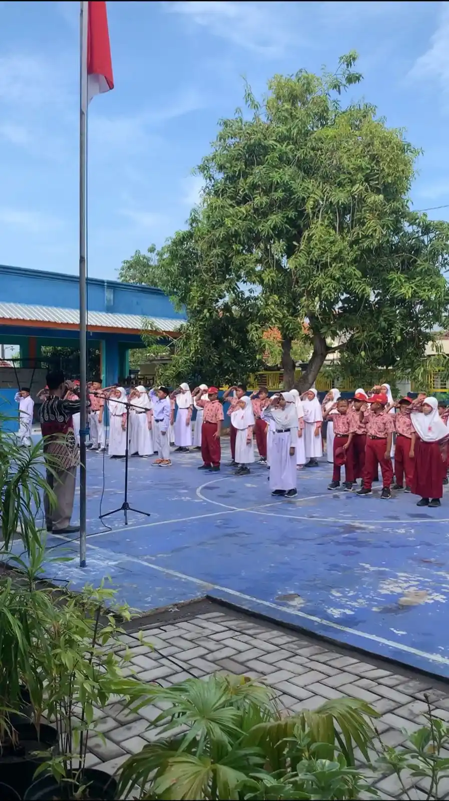 MI Muhammadiyah 2 Kedungbanteng Mengadakan Upacara Peringatan Hari Sumpah Pemuda 2025 dengan Semangat dan Kreativitas