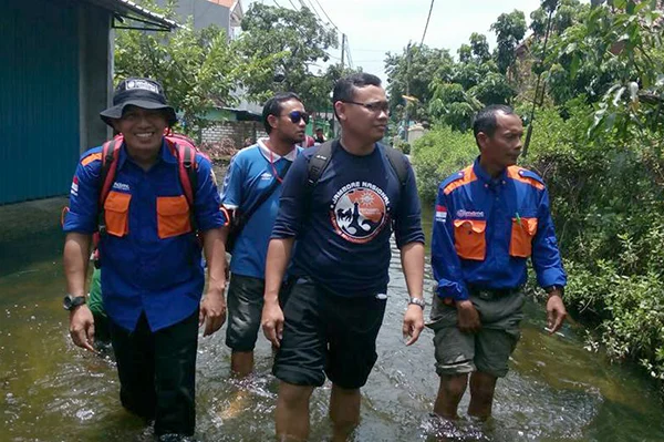 PDM Lamongan Sambangi Banjir Babat