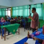 Bertukar Pengalaman, Kepala MIM Ajarkan Cara Menulis Berita Sekolah