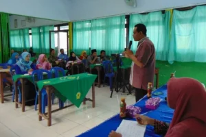 Bertukar Pengalaman, Kepala MIM Ajarkan Cara Menulis Berita Sekolah