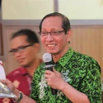 Penulis Buku Best Seller Ini Bagi Kiat Menulis yang Menarik