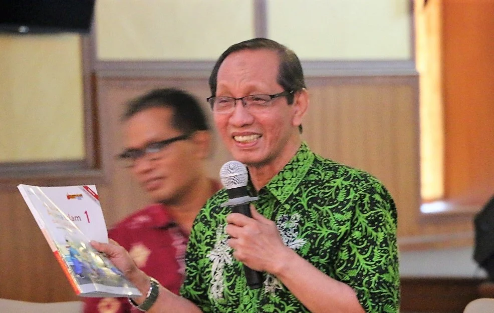 Penulis Buku Best Seller Ini Bagi Kiat Menulis yang Menarik