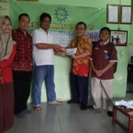 Kumpulkan Uang Saku, Murid SMP Muhlas  Sumbangkan ke Panti Asuhan