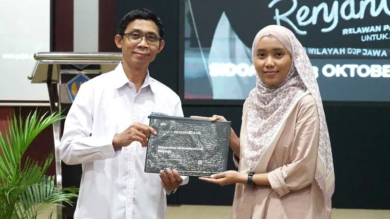 Relawan Pajak Tax Center Umsida Raih Penghargaan dari DJP Jatim II