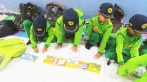 Bermain Puzzle Itu Membuat Rizka Mau Menulis Cerita
