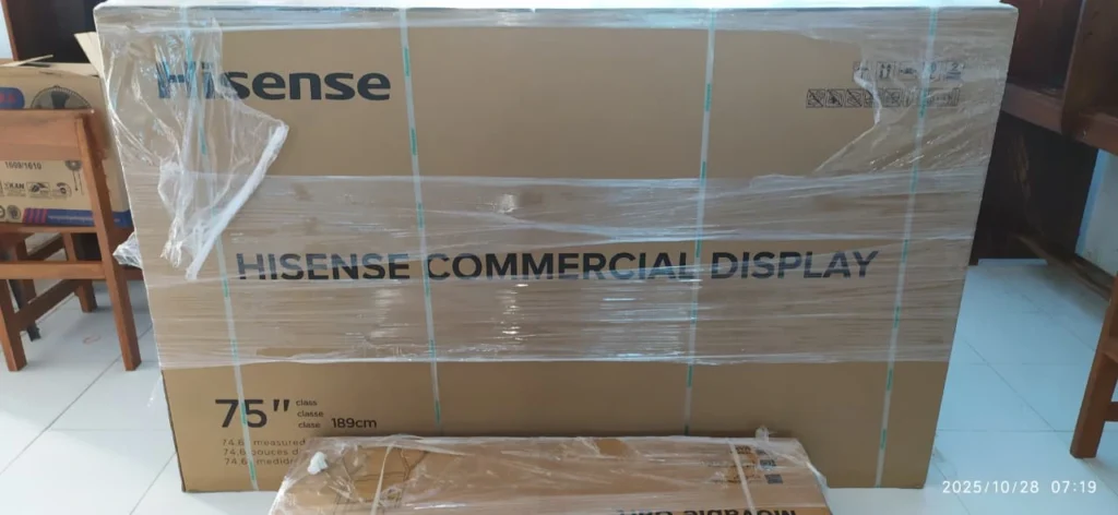 SMP Muhammadiyah 1 Blitar Terima Bantuan Interactive Flat Panel dari Pemerintah