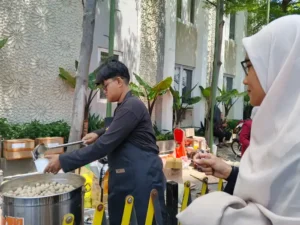 Semarak Fashmu 2025, Lazismu Jatim Sediakan Seribu Porsi Bakso Gratis