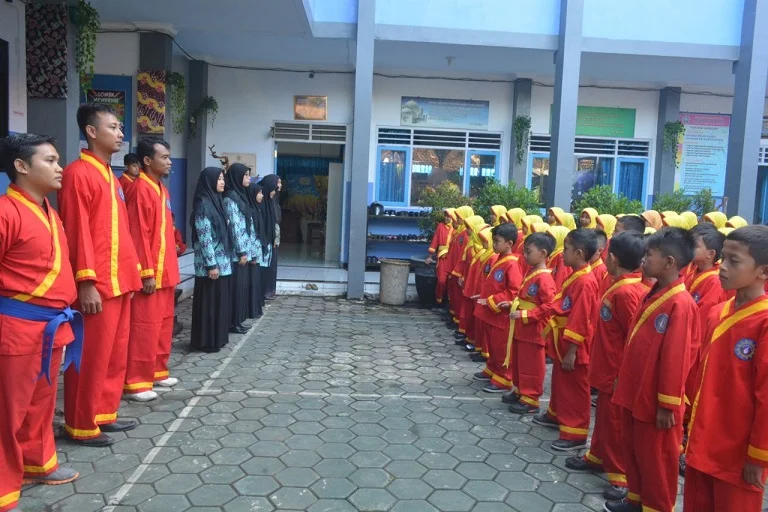 Baju Tapak Suci Menjadi Seragam Sekolah Tiap Kamis