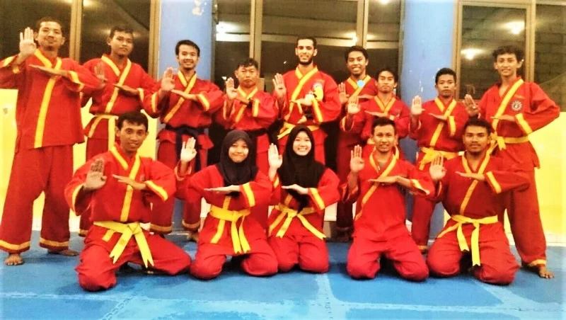 Mahasiswa Australia Berlatih Silat Tapak Suci di Unair