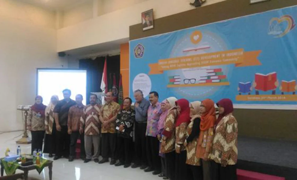UM Surabaya Geliatkan Penguasaan Bahasa Inggris