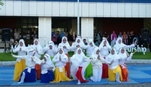 Mahasiswa UMSurabaya Gelar Tari Kolosal untuk Perdamaian Anak