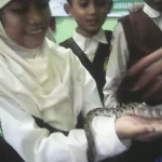 Ihhh, Geli…Akhirnya Murid HW Semua Berani Pegang Ular