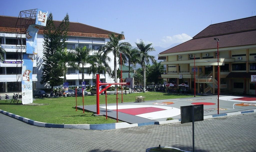 Pengembangan Soft Skills untuk Mahasiswa Berprestasi