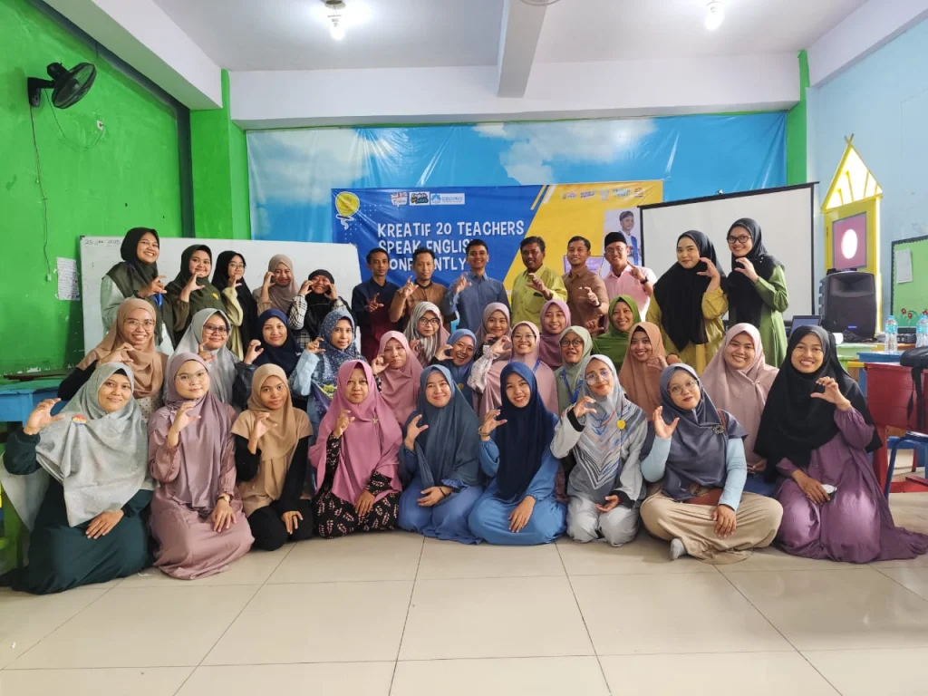Guru dan Karyawan Sekolah Kreatif 20 Ikuti Workshop Bahasa Inggris Bersama Mentor Dari Pare