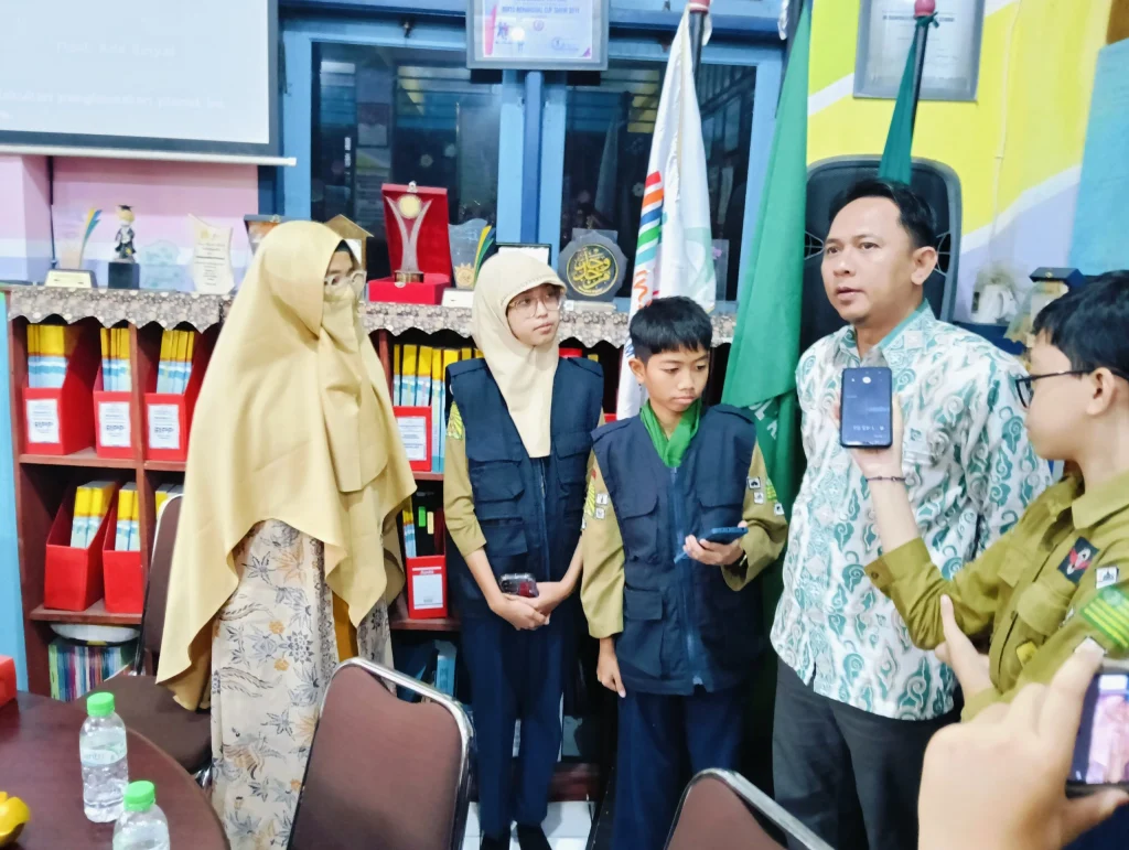 Wartawan Cilik Limas Liput KKL PGSD FKIP Unmuh Cirebon di SDM Limas