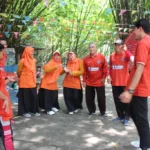 Outbound Stronger Together Keluarga Besar MI Muhammadiyah 4 Brangsi Guru PTK dan IKWAM