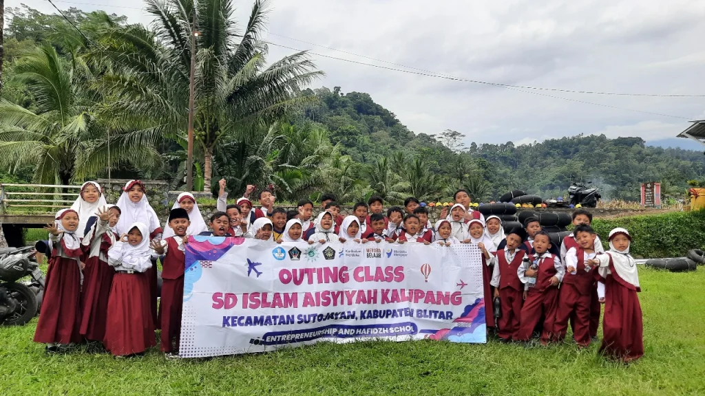 Murid SDIA Kalipang Antusias Mengikuti Outing Class di Kampung Semai