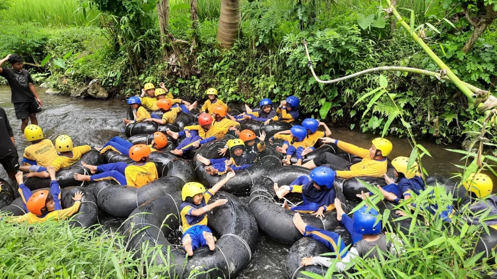 Murid SDIA Kalipang Antusias Mengikuti Outing Class dengan Arung Jeram