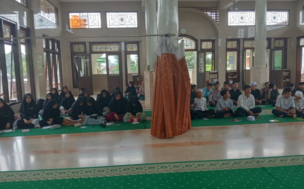 Keseruan Santri Pondok MBS Al-Hikmah Ikuti Pelatihan Jurnalistik Dakwah