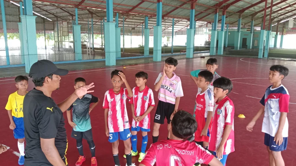 Murid SD Muhammadiyah Kota Blitar Antusias Ikuti Latihan Futsal untuk Salosta Championship 2025