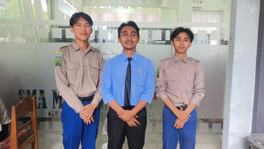 Kado Awal Tahun: Siswa SMA Muha Genteng Raih Juara 2 Nasional Lomba Infografis