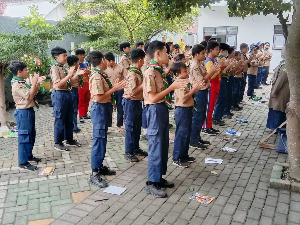 Murid Qobilah HW SD Muhammadiyah Kota Blitar Belajar Jenis Formasi Barisan