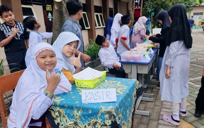 SD Muhammadiyah Kota Blitar Mengadakan Market Day untuk Kelas 5