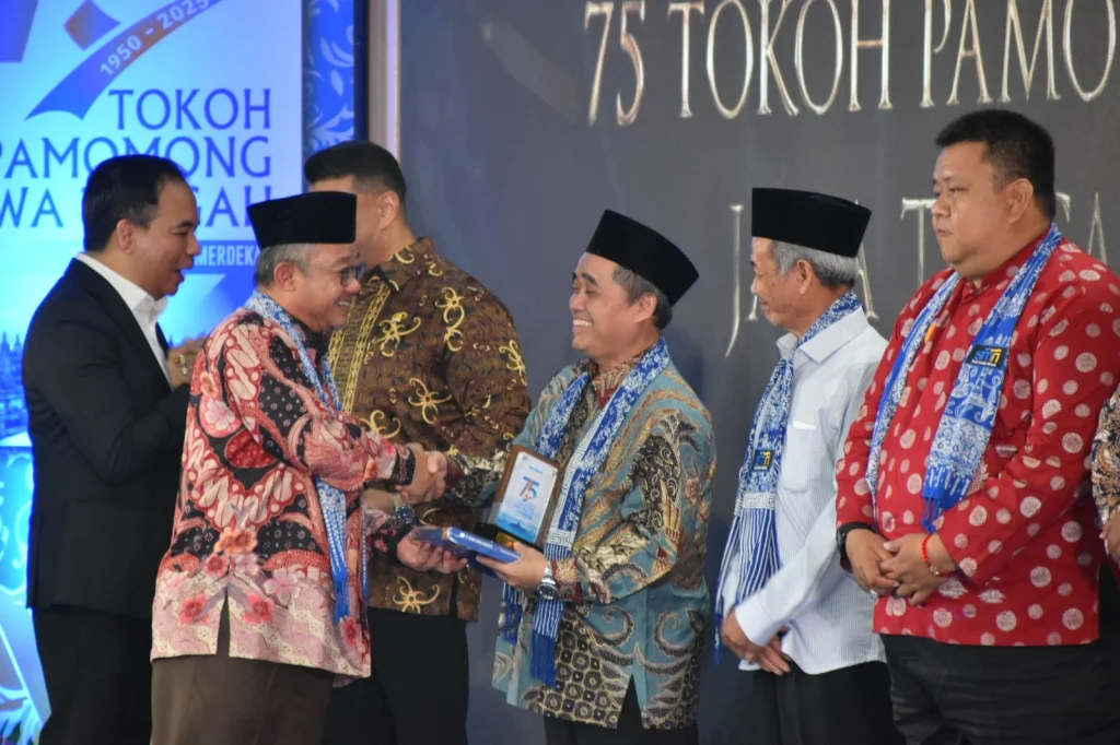 Ketua PWM Jateng Raih Penghargaan Tokoh Socioreligiopreneurship dari Suara Merdeka