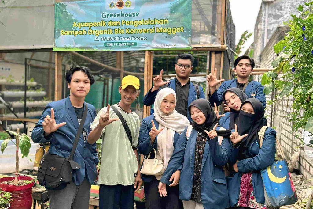 Pemanfaatan Limbah Organik: Mahasiswa KKN UMG Tinjau Budidaya Maggot di Desa Roomo