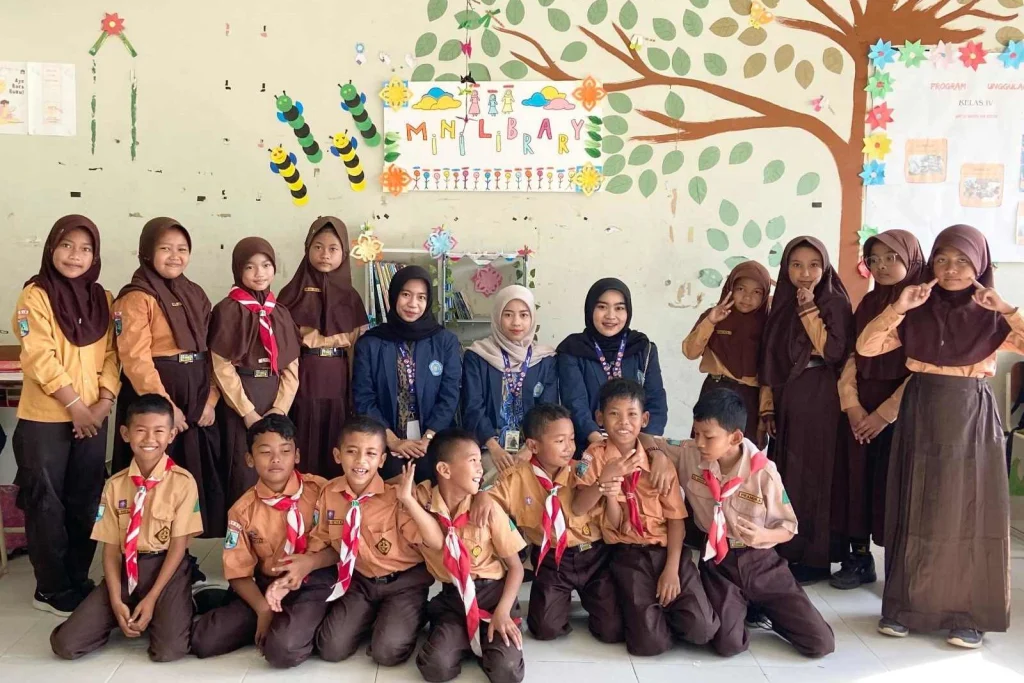 KKN Berbasis Literasi, Mahasiswa UMG Perkenalkan Bahasa Inggris Lewat Mini Library