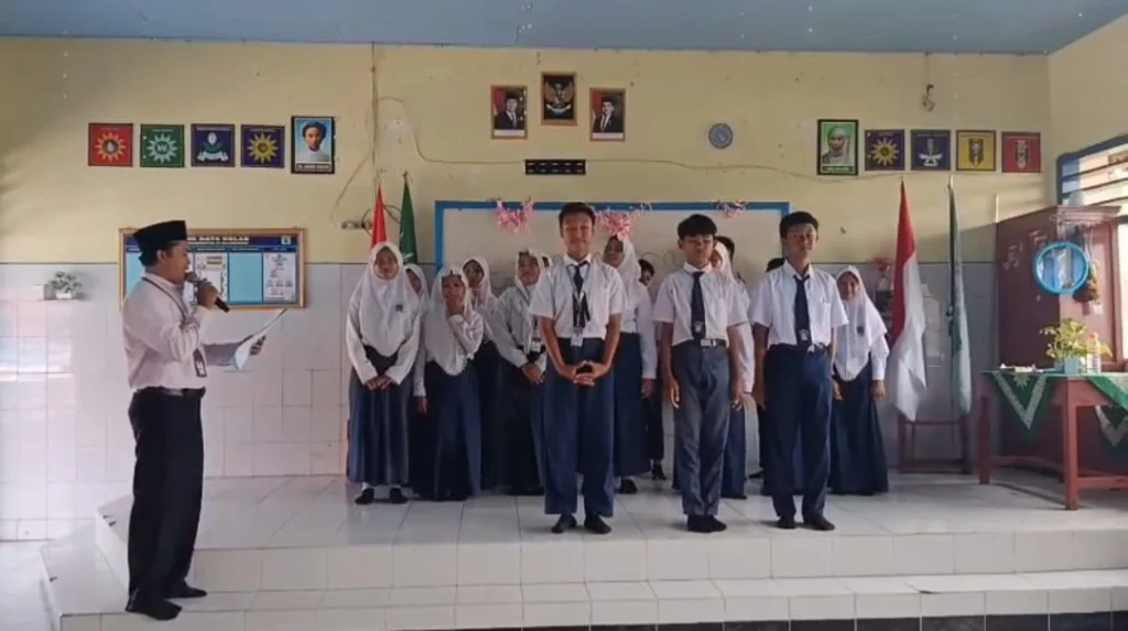 Muhadhoroh Istimewa: MTs Muhammadiyah 4 Bulubrangsi Kukuhkan Ketua Kelas Baru