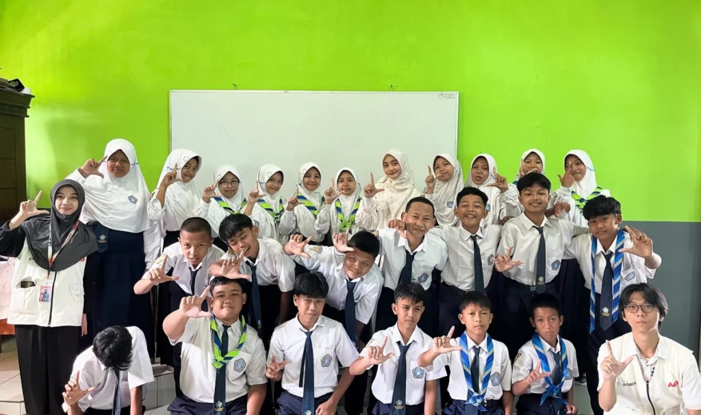 MMD UB Kelompok 61 Hadirkan Program Money Minds di MTS Muhammadiyah 01 Randuagung