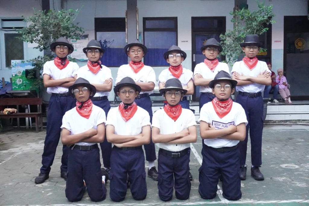 Penampilan Unik, SD Muhita Tanggul Jember Menyabet Juara 3 Gerak Jalan