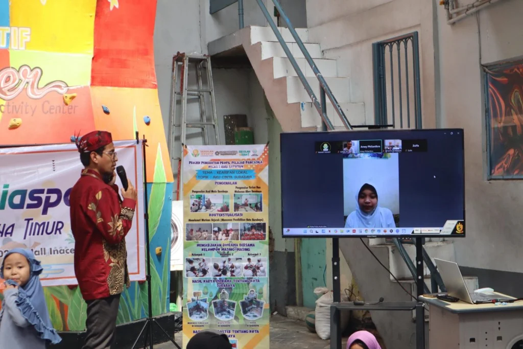 Lewat Zoom, Rizka dari Jeddah Ceritakan Pengalaman Sekolah ke Siswa SDM 7 Surabaya