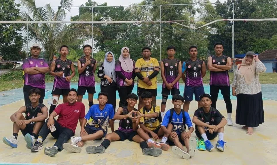 Tim Voli Putra SMK Muhammadiyah 10 Mantup Raih Juara 1 di Turnamen Kecamatan HUT RI ke-80