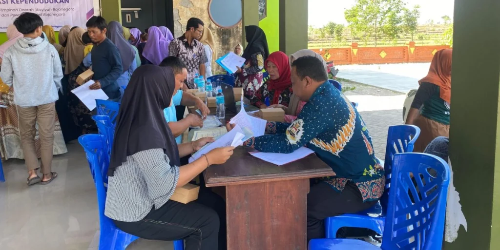 Tim Inklusi PD Aisyiyah Bojonegoro Gandeng Dispendukcapil dalam Kegiatan Layanan Mobile BSA