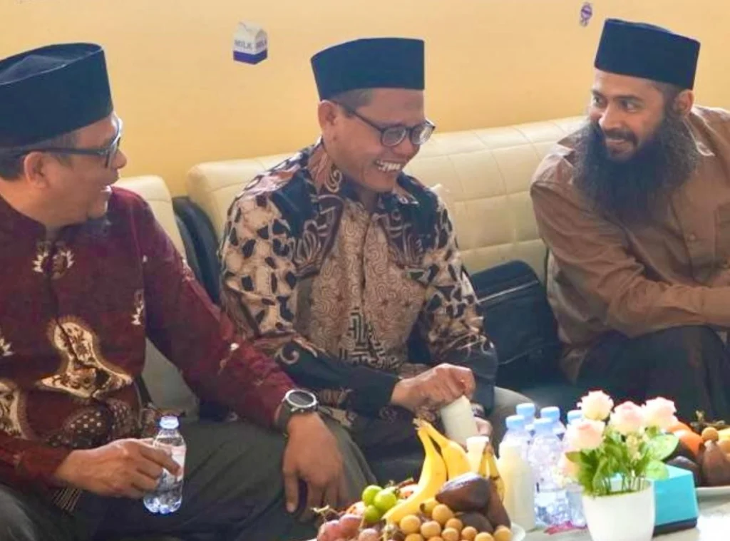 Isi Kajian Akbar di Masjid Attaufiq, Ustadz Syafiq Basalamah Disambut Hangat PDM Kota Bogor
