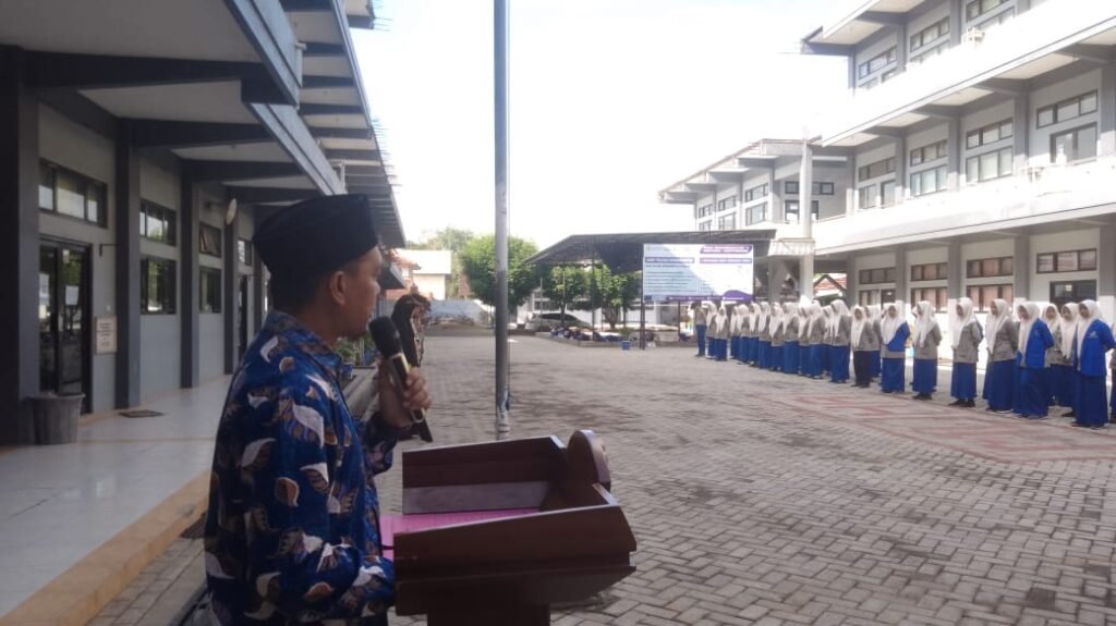 Upacara Hari Kesaktian Pancasila SMA Muha Genteng Bacakan Ikrar Kebangsaan