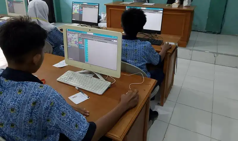Inovatif! Minecraft Jadi Media Ujian Ratusan Siswa Spemutu Gresik