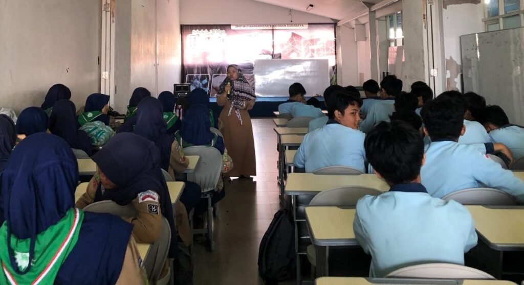 Dosen FKIP UM Surabaya Sosialisasikan Anti-Perundungan dan Kekerasan Seksual di SMP Muhammadiyah 9 Surabaya