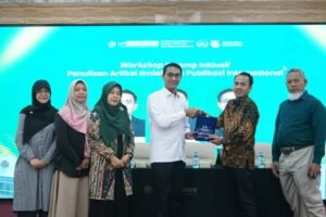 Gandeng UM Surabaya, Kemdiktisaintek Adakan Workshop Penulisan Artikel Ilmiah dan Publikasi Internasional