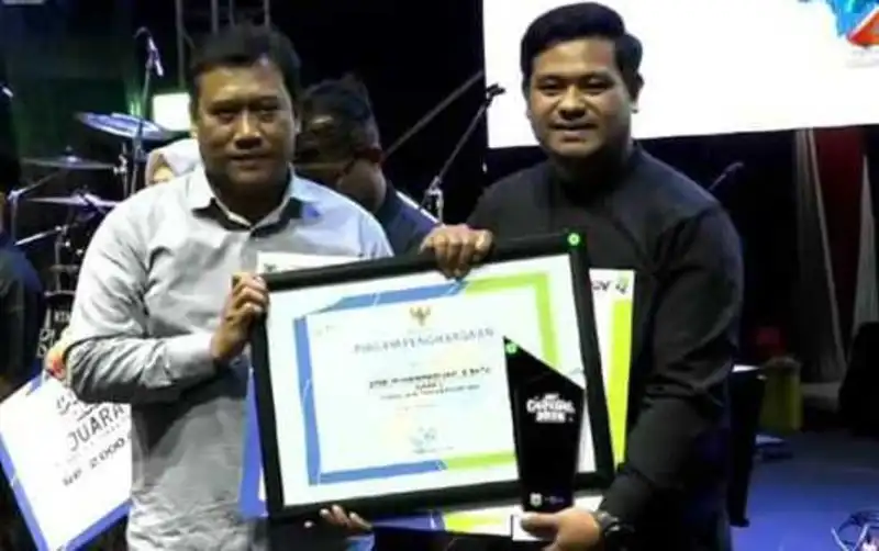 Penerimaan Piagam Penghargaan untuk SMA Muhammadiyah 3 Batu (Foto: Istimewa/PWMU.CO)