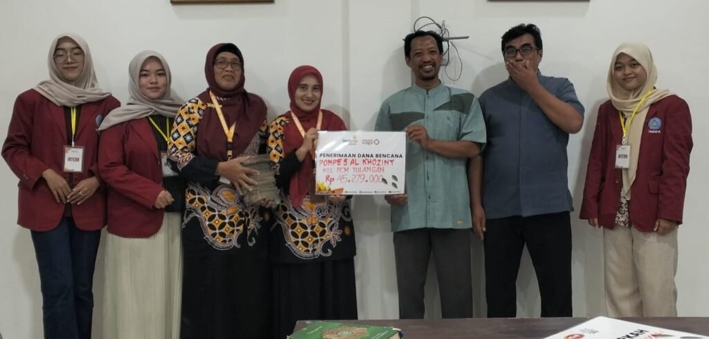 PCM Tulangan Serahkan Bantuan untuk Korban Bencana Ponpes Al Khoziny ke Lazismu PDM Sidoarjo