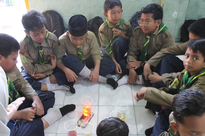 Eksperimen lampu lava (Foto: Istimewa/PWMU.CO)