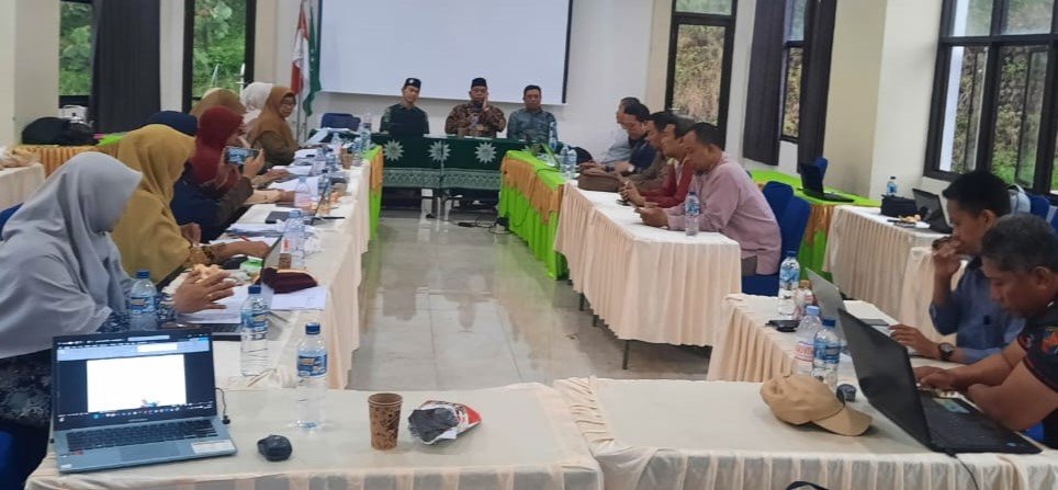 Ketua PDM Kota Surabaya Beri Motivasi dalam Kegiatan Editing Soal SAS 1 K3S SD/MI Muhammadiyah