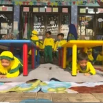 Serunya Permainan Merayap, Siswa KB-TK ‘Aisyiyah Bustanul Athfal 38 Driyorejo Latih Kekuatan Tangan