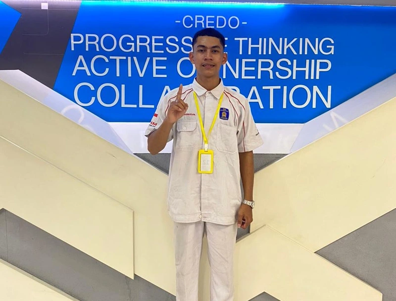 Gristera Almesta Kelas XII TSM berada di MPM Learning Center Sedati Sidoarjo saat meraih peringkat 3 dan lolos ke tahap 12 besar Tingkat Jawa Timur dan NTT