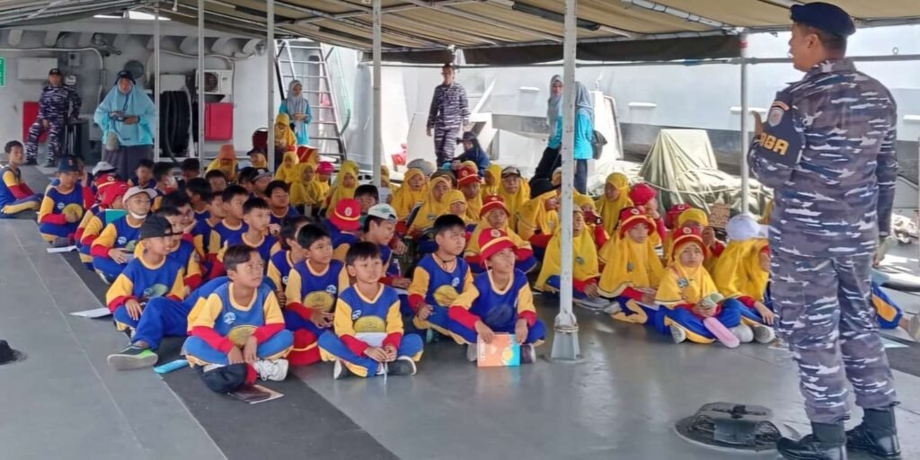 Siswa Sekolah Kreatif Menganti Asah Patriotisme dengan Menjadi Sahabat Kecil TNI