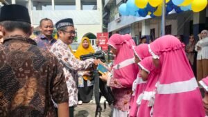 SD Muhammadiyah 3 ICP Sumberrejo Lepas Peserta Immersion Program 2025 ke Malaysia–Singapura