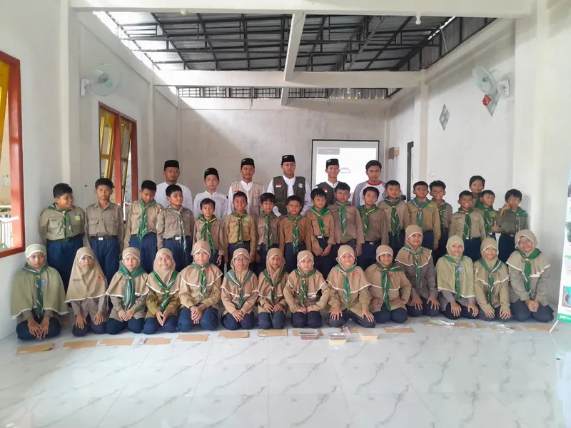 Ciptakan Kader Lingkungan, Kolaborasi Hijau Pesantren Refah Islami dan SD Muhammadiyah Melirang